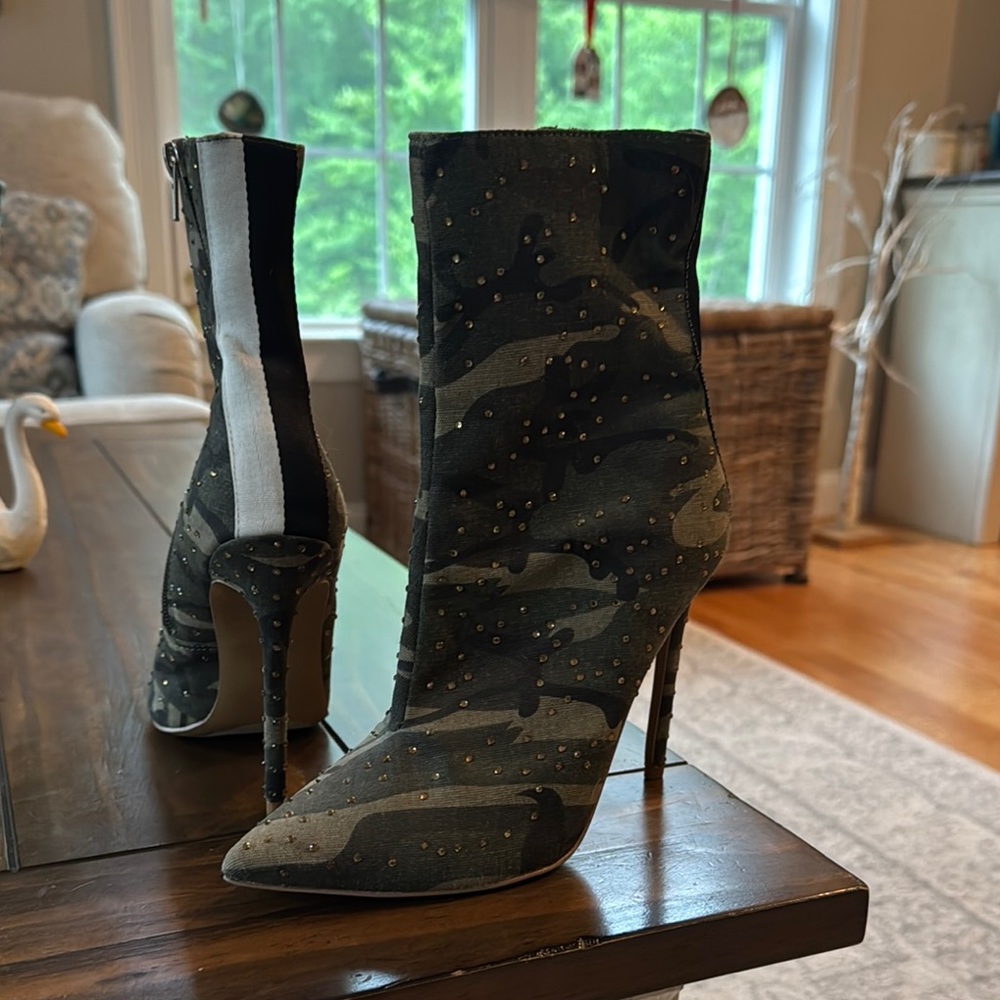 Steve Madden wagu camo rhinestone stiletto sock bootie, 6.5